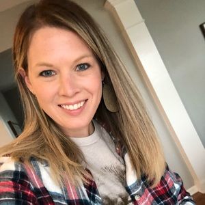 Meet your Posher, Caitlin